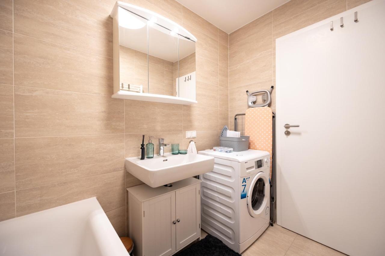 Rooftop Cozy Near Innerstadt With Ac Apartament