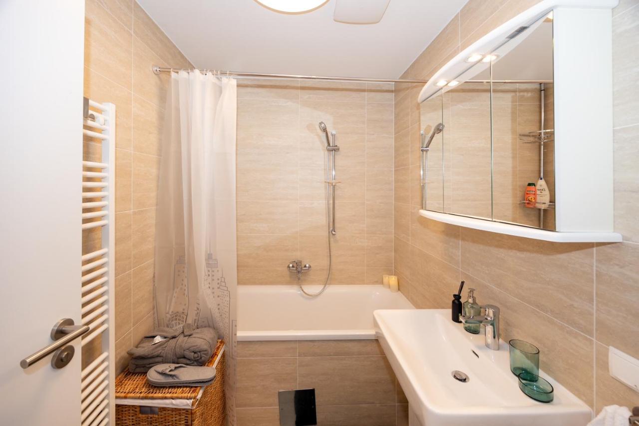 Rooftop Cozy Near Innerstadt With Ac Apartament *